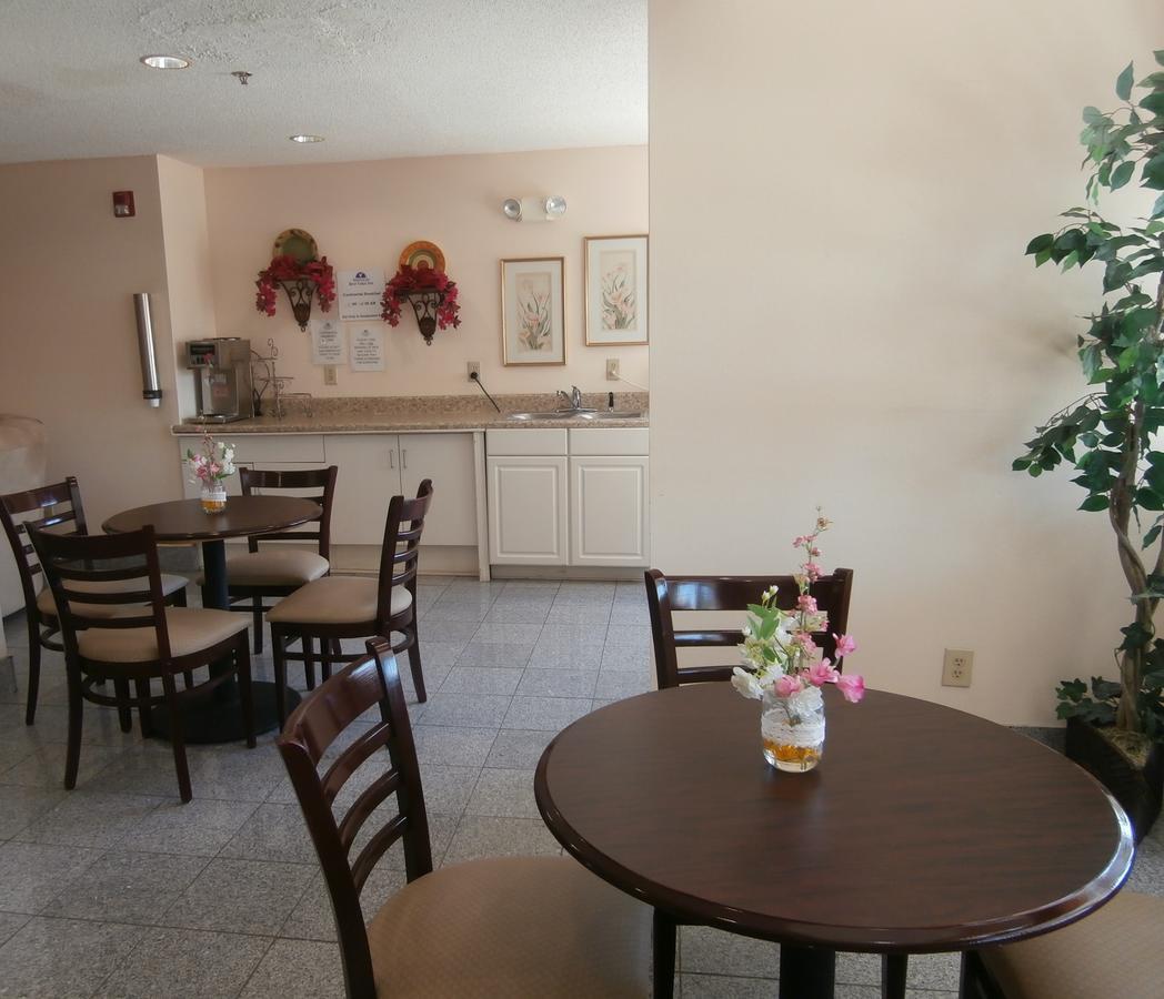 America'S Best Value Inn & Suites-МакДона Екстериор снимка