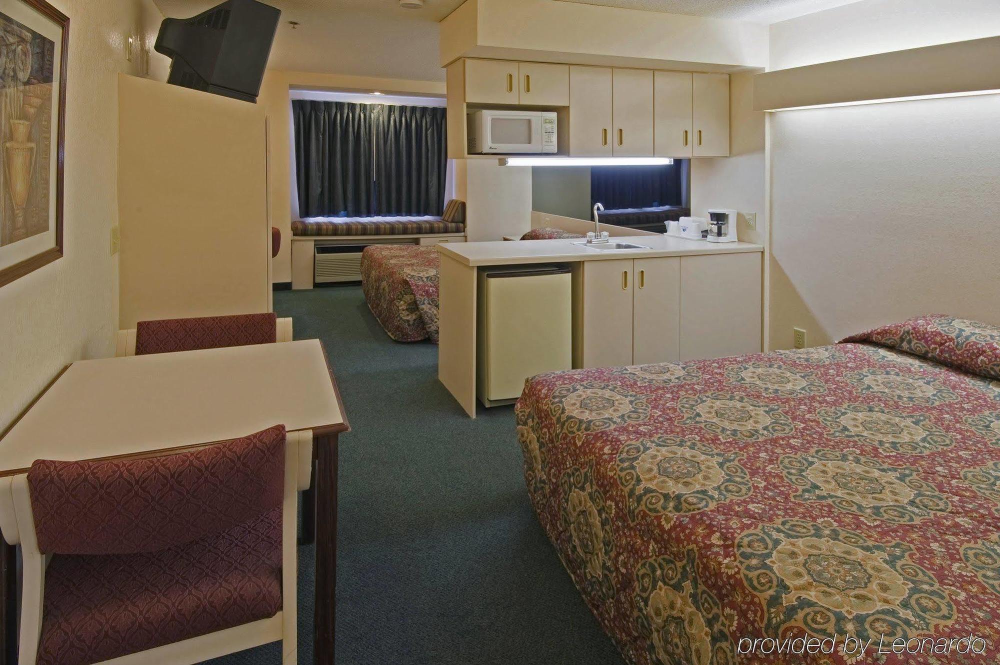 America'S Best Value Inn & Suites-МакДона Екстериор снимка